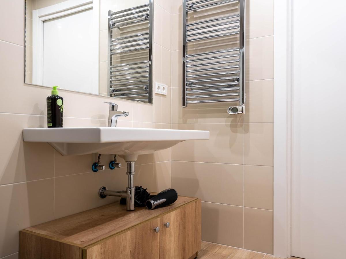 Limehome Barcelona Carrer De Besalu 90 - Estancia Temporal Exteriör bild